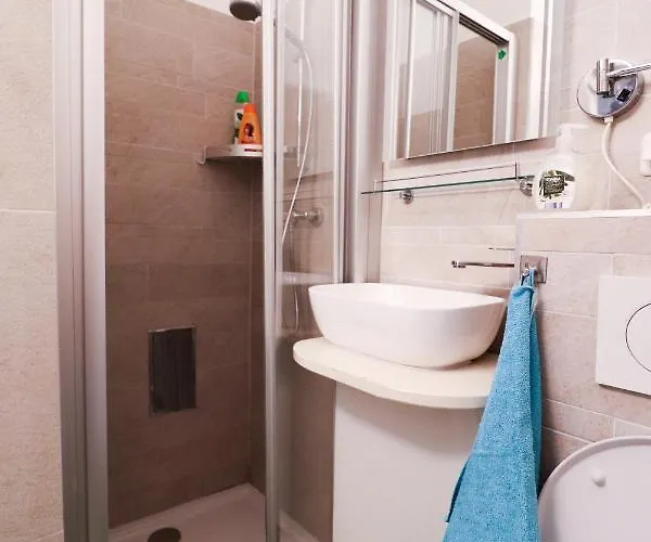 Cozynite Premium Favoriten Apartman *
